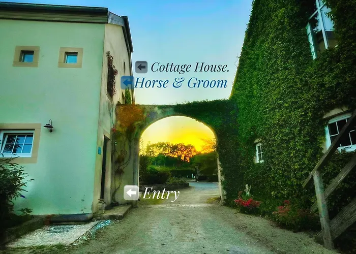 Cottage House Weyer Horse&Groom Room